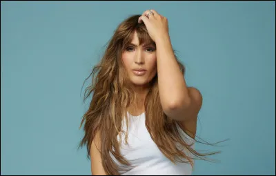 Quel artiste ne figure pas dans une chanson de l'album Versus, sorti en 2019 ?