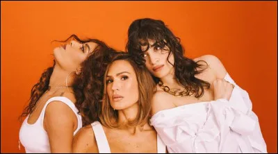 Quel est le titre de l'album collaboratif d'Amel Bent et Camelia Jordana, sorti en 2021 ?