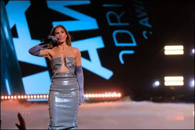 Quel est le nombre d'exemplaires vendus de son premier album solo "À fleur de toi" ?