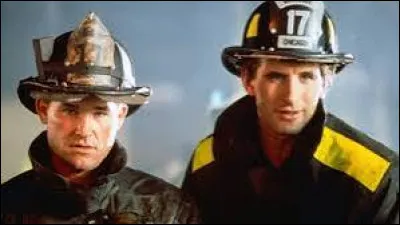 Comment se nomme l'acteur qui interprète le rôle de Brian McCaffrey dans le film "Backdraft" ?