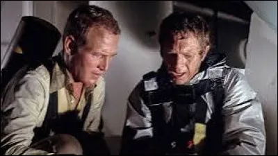 Comment se nomme l'acteur qui a interprété le rôle du Colonel Michael O'Hallorhan dans le film "La Tour infernale" ?