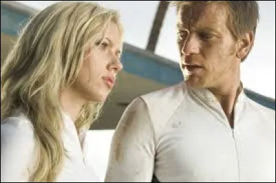 Comment se nomme l'actrice qui interprète les rôles de Jordan Two Delta et de Sarah Jordan dans "The Island" ?