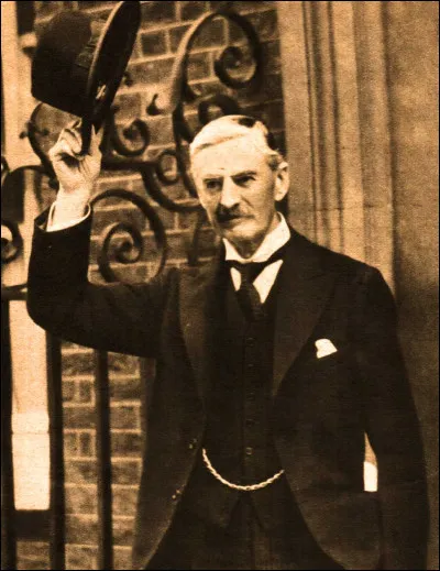 Quel premier ministre britannique avait démissionné le 10 mai 1940 pour laisser son poste à Winston Churchill ?