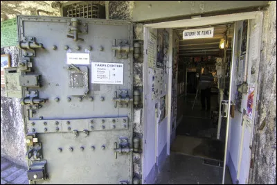 Comment s'appelait la ligne de défense française construite à partir de 1928 ?