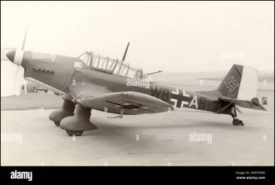 Quel avion semait la terreur sur la route de l'exode en 1940 ?