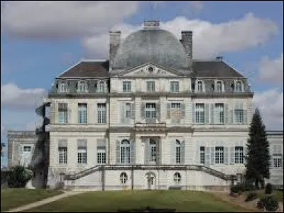 Nous terminons notre promenade au château de Verneuil-sur-Indre. Commune de l'aire d'attraction Lochoise, elle se situe dans le département ...
