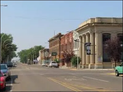 Quelle est cette petite ville de 8 500 habitants, située dans la vallée du Missouri, un des rares centres urbains de l'est de l'Etat ?