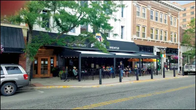 A combien d'habitants estimez-vous sa population ?