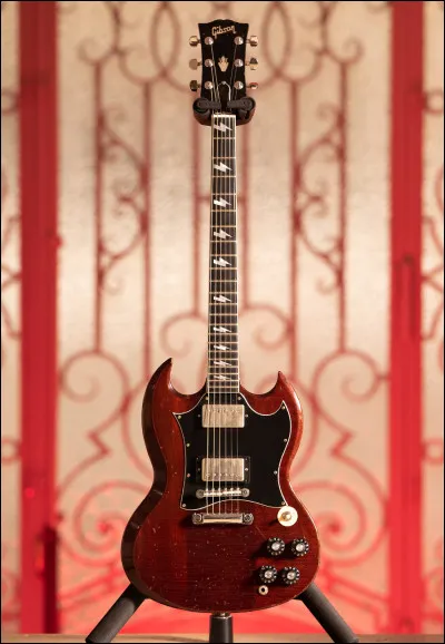 Bon, là je me fais un peu plaisir pour finir, la guitare devrait vous permettre de trouver son nom, que diable !