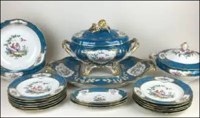 Elle est réputée pour sa porcelaine depuis le XVIIIe siècle.