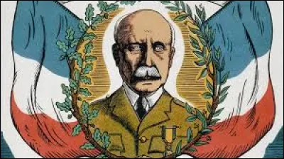 Elle est choisie pour être la capitale de lÉtat Français de 1940 à 1944 sous Pétain.