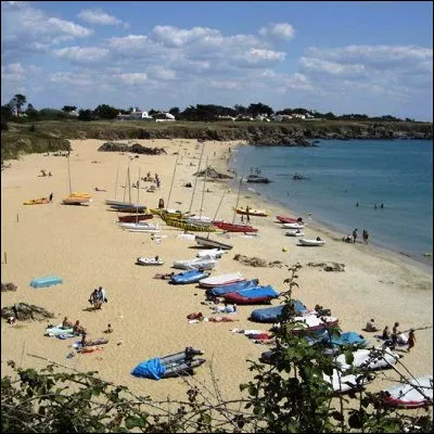Sur quelle &icirc;le, travers&eacute;e par le GR80, peut-on se baigner sur la plage des Vieilles, dans une anse au sud de l�&icirc;le ?