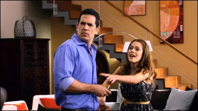 Comment s'appelle le p&egrave;re de Violetta ?