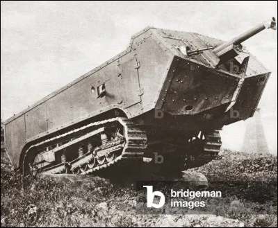 Quel célèbre inventeur avait conçu un char dassaut à manivelles au 15e siècle ?