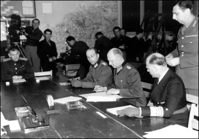 Le 7 mai, le général Jodl signe l'acte de reddition des forces armées du IIIe Reich : dans quelle ville ?