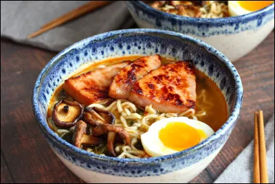 Le ramen est un plat composé de :