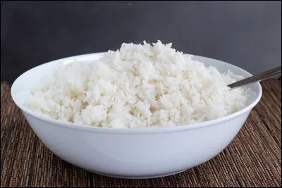 Quelle était l'utilisation historique du riz dans les sushis ?