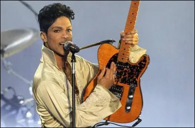 Combien mesurait le chanteur Prince ?