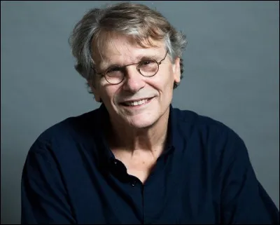 Qui est cet écrivain, auteur de l'essai ''Merci'' ?