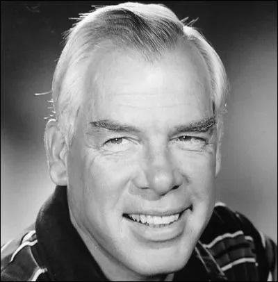 Qui est cet acteur américain qui interprète le rôle de ''Tinhorn Burgess'' dans le film ''Duel sans merci'' ?