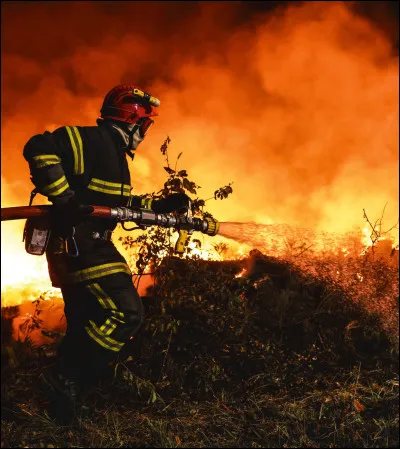 Les pompiers de Paris sont des militaires.