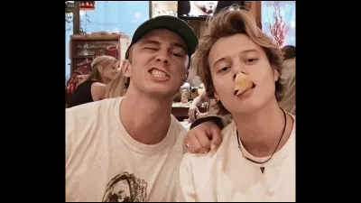 Mise en situation : il y a une dispute entre JJ et Rafe. Les deux sont tes amis mais tu sais qu'ils ne s'aiment pas. Tout à coup, Rafe donne un coup à JJ qui tombe au sol. Quelle est ta réaction ?