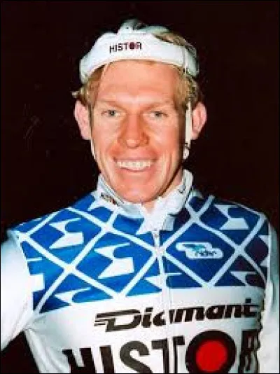 Etienne De Wilde est un coureur cycliste sur route et sur piste belge.