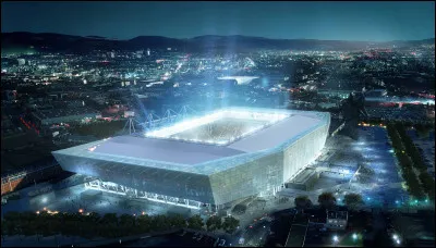 Le stade Geoffroy-Guichard est surnommé "le Chaudron". Dans quelle ville est-il situé ?