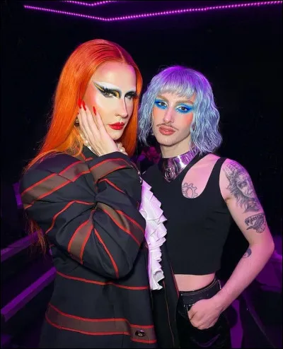 Quel est le titre de la chanson de Sarah Forever lors de la finale de la saison 2 ?