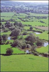 Le point culminant de l'Aisne est de :