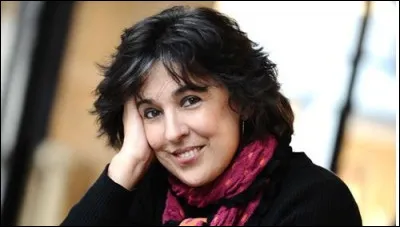 Dans quelle ville est née la chroniqueuse française Isabelle Alonso ?