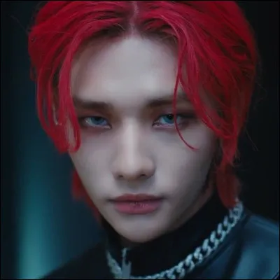 Dans quel MV Hyunjin avait-il les cheveux rouges ?