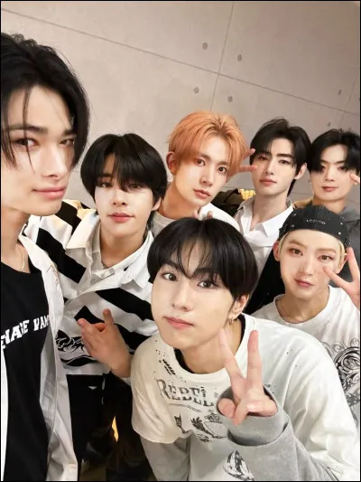 Heeseung avait-il les cheveux rouges lors de la performance de Enhypen à Cochella en 2025 ?