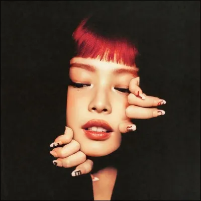 Quelle membre de Blackpink a les cheveux rouges sur son album "Ruby" ?