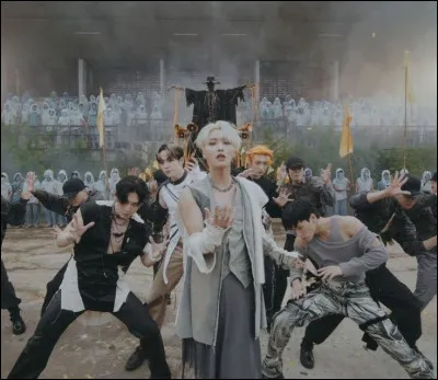 Quel membre d'Ateez a eu les cheveux rouges dans le MV d'"Halazia" ?