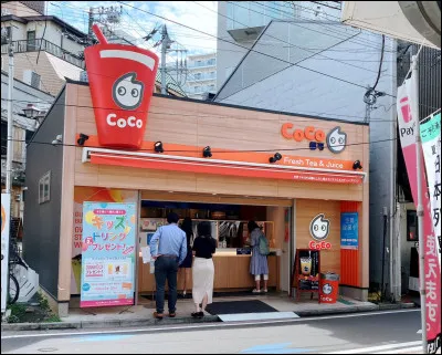 Quel type de boisson est populaire dans un café kawaii ?