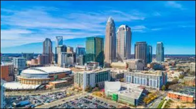 Charlotte, ville siège du comté de Mecklenburg, est la plus grande ville de son État :