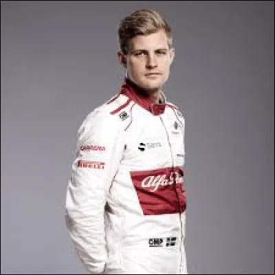 Carrière sportive en Formule 1 caractéristique d'un pilote payant, ce pilote suédois n'a connu que les écuries de fond de tableau et en proie à des difficultés financières. Malheureusement pour lui, le succès ne s'est pas montré en Formule 1 mais en Indycar. Qui est ce pilote ?