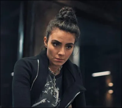 Voici Miriam. C'est une vampire mais dans quelle série Netflix la voit-on comme ici ?