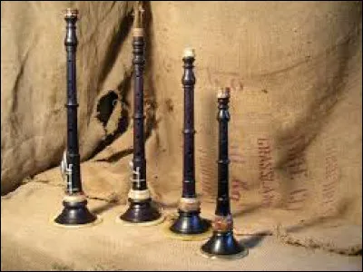 Quel instrument ressemblant à un hautbois retrouve-t-on dans la musique traditionnelle bretonne ?