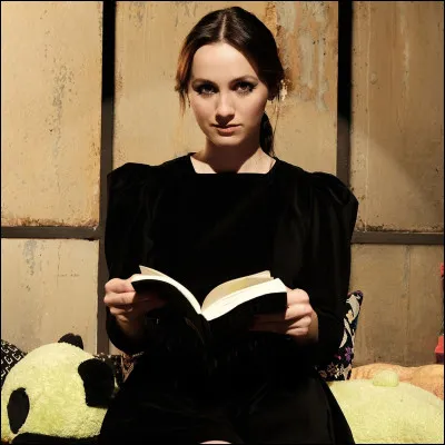 La pièce de Lexi imite...