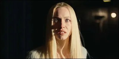 Que dit Cassie à Maddy sur scène ?