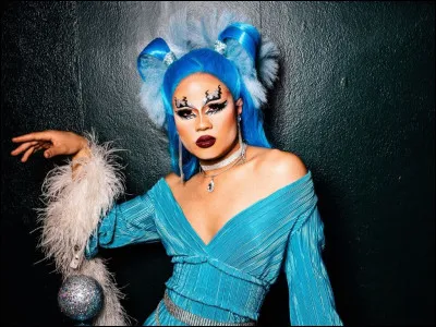 À lintention de qui Kitty Space chante-t-elle : « Espèce de bitch, replace ton lace » ?