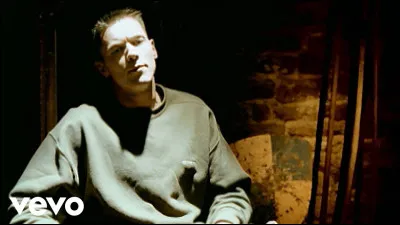 Complète les paroles de la chanson "La Tribu de Dana" de Manau : 
"Toute la tribu s'est réunie autour de grands menhirs
Pour invoquer les dieux afin qu'ils puissent nous ... "