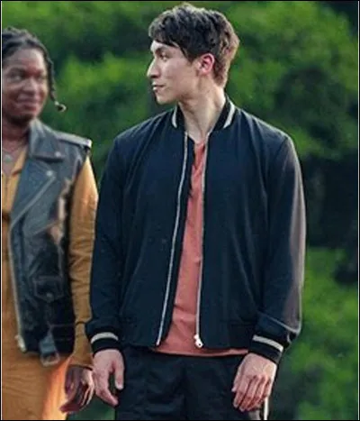 Comment s'appelle le garçon dont Aïsha tombe amoureuse ?