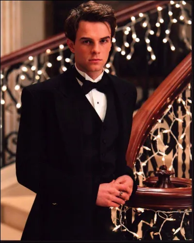 Qui est l'acteur de Kol Mikaelson ?