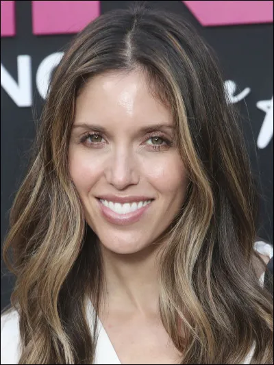 Qui est l'actrice de Vicky, la sœur de Matt ?