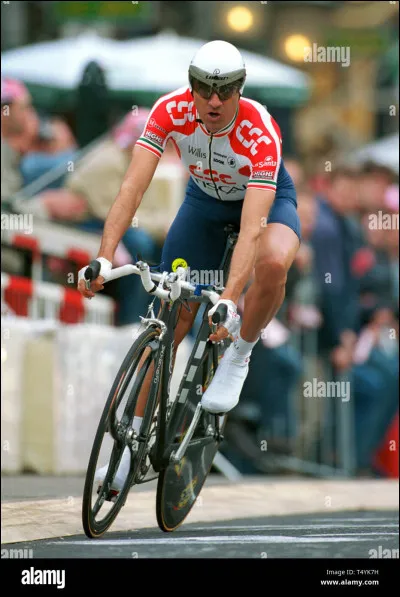 Qui est l'interprète du tube "La Bicyclette" ?