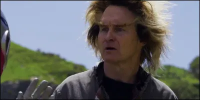 Qui est celui qui aide tout le temps les Power Rangers ?