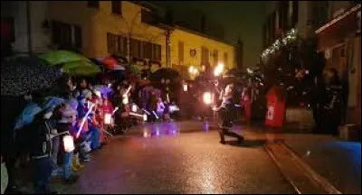Colette écrit "Claudine à l'école", bientôt suivi d'une série de "Claudine",. Après leur séparation en 1906, Colette écrira et signera de son nom la fin de la série des Claudine avec quel livre ?